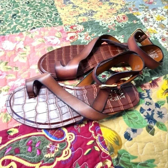 Like new Woman's‎ Naturalizer sandals. - Picture 4 of 7